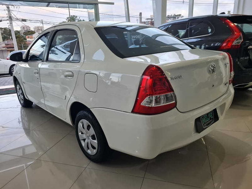 Imagem 6 de 11 de Toyota Etios Sd Xs 1.5 Mt 2014