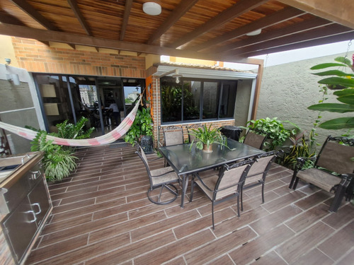 Townhouse De Oportunidad En Lomas Del Este-sl