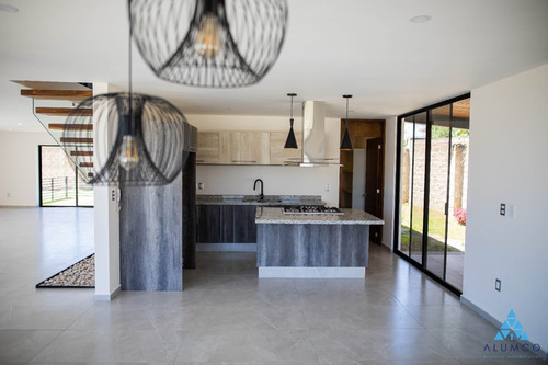 Venta De Residencia En San Andrés Cholula