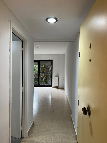 Departamento, Luminoso, Bien Ubicado, Buenas Dimensiones, Bajas Expensas. Dueño Vende. Retasado