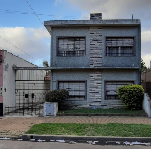 Venta Casa 5 Ambientes Bernal