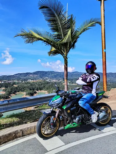 Kawasaki Z1000, Como Nueva, Varios Extras...