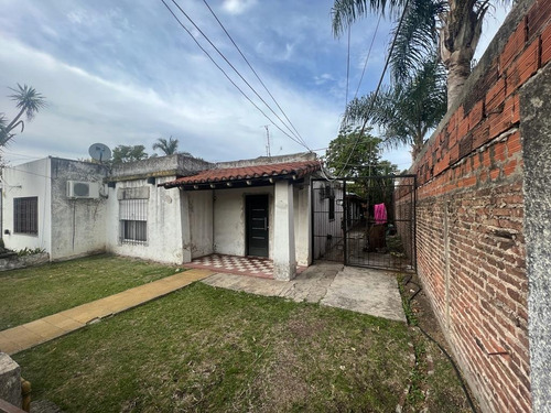 Castelar Norte, A Mts. De Av Sta. Rosa Y Tucuman, 2 Casas Oportunidad Nuevo Valor Antes U$s155.000