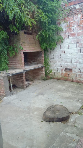 Casa 5 Ambientes A Una Cuadra De La Laguna!!! Jardin, Entrada Auto, Granterreno De Fondo,parrilla