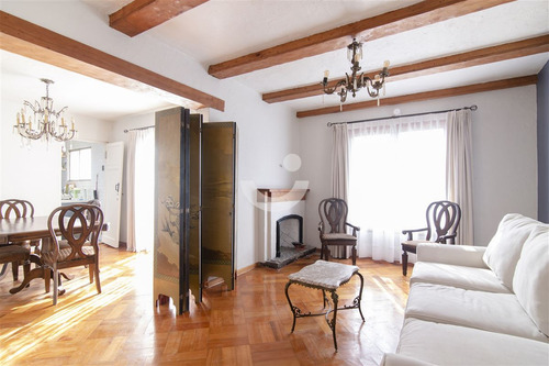 Hermosa Casa Colonial / Sector Residencial De Ñuñoa