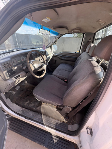 Ford F-100 3.9 Cab. Simple Xl Plus Mp3+4x2