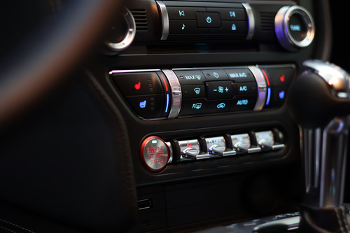 Ford Mustang 5.0 Mach 1 V8 2p