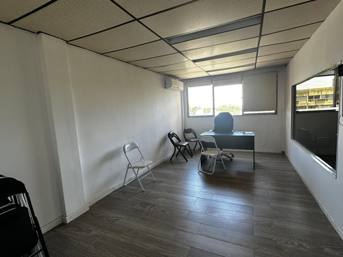 Oficina En San Isidro En Venta