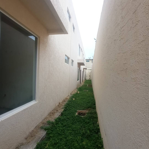 Imagen 5 de 5 de En Venta Townhouse Urb. Costa Bella