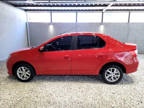 Imagen 10 de 16 de Renault Logan Privilege Full 1.6n | 2018