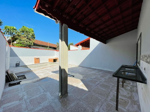 Imagem 3 de 12 de Ótima Casa Com Piscina, 1 Suíte E Ficando À 100m Do Mar Em Itanhaém, Sp. Aceita Financiamento Bancário.
