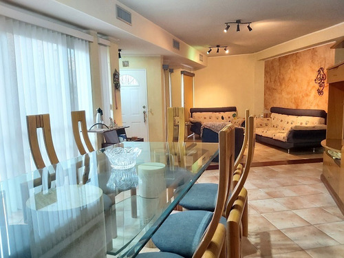 Imagen 5 de 12 de Amplio Y Cómodo Town House. Villas Miramar. Lechería