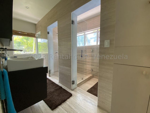 Amplia Y Luminosa Casa En Venta En Bosques De La Lagunita