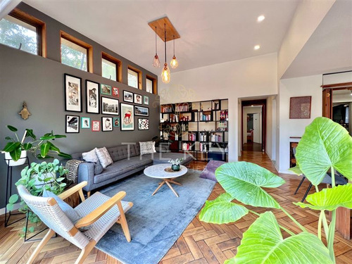 Casa En Venta De 5 Dormitorios Y Piscina - Ñuñoa