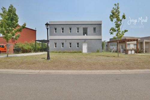 Casa Interno #200-300 - Pilar Del Este - San Eduardo - 447m2 #id 8275