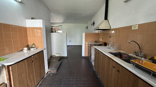 Fisherton: Muniagurria Y Córdoba, Amplisimo Jardín