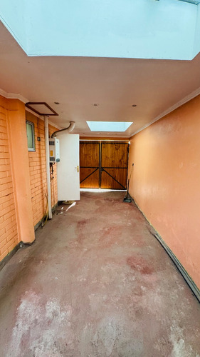 Se Vende Amplia Casa Sector Las Torres 4 Dorm Regularizada