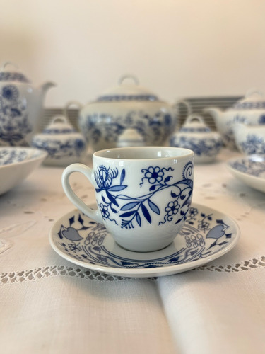 Juego De Vajilla Thun - 119 Piezas De Porcelana Azul Modelo De La Cebolla (Usado)