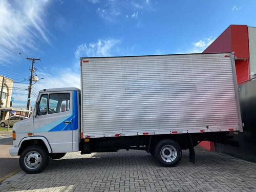 Mercedes-benz 710 4x2 2p