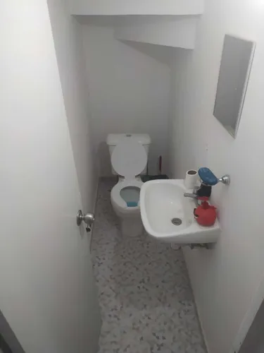 Casa Muy Amplia Ya Que Son Dos Unidas Por Dentro.