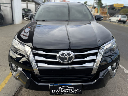Imagem 4 de 5 de Toyota Hilux Sw4 2.8 4p Srx 4x4 7 Lugares Turbo Diesel Autom