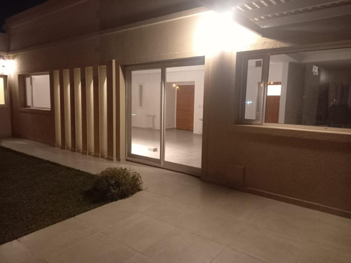 Imagen 19 de 30 de Venta De Casa A Estrenar En B° Los Álamos A Metros Del Acceso Oeste, Luján.