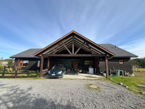 Casa En Venta De 5 Dorm. Más Quincho En Puerto Varas