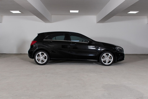 Imagen 6 de 15 de Mercedes Benz 2014 A 200 Blueefficiency Urban L/13