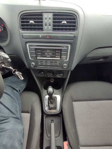 Imagen 8 de 10 de Volkswagen Vento 2016 1.6 Confortline At