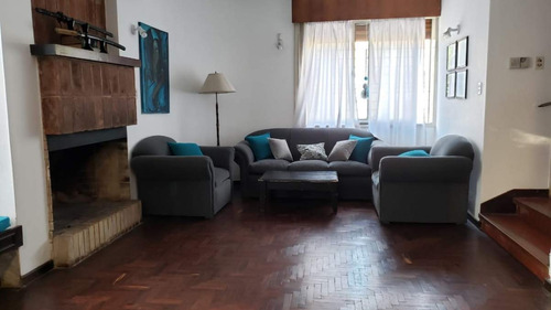 Casa En Venta De 3 Dormitorios En Barrio Paso De Los Andes.