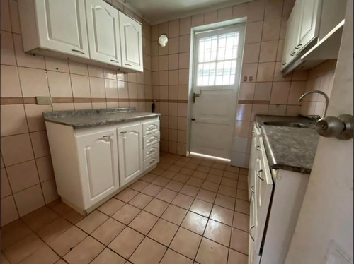 Casa En Venta De 4 Dorm. En Calle El Libano Comuna De Macul