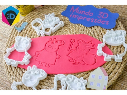 Imagem 4 de 7 de Cortador De Biscoito Peppa Pig 5 Peças Mamãe E Papai Pig