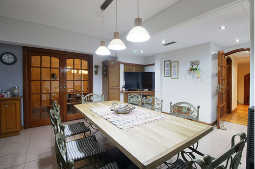 Venta Casa 5 Ambientes Jardin Y Cochera Playroom