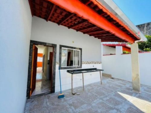 Imagem 8 de 17 de Casa No Bairro Campos Elíseos, Em Itanhaém, Litoral Sul De São Paulo, Localizado Em Lado Praia, Ficando À 50 Metros Do Mar. Imóvel Com 201 M² De Área Total, Sendo 67 M² De Área Construída. Possui Pisc