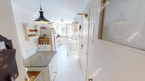 Imagen 18 de 30 de Excelente Chalet, Con Gran Jardin, Y Pileta, De Libertador Al Rio.