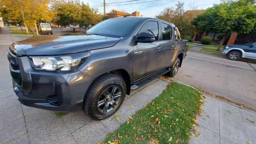 Imagen 1 de 8 de Toyota Hilux 2021 2.8 Cd Sr 177cv 4x4