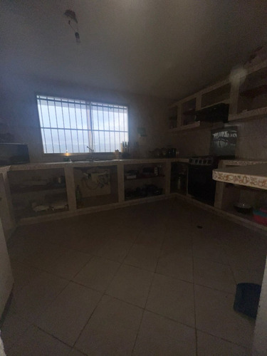 Best House Vende Fabulosa Casa En La Vía Principal De Sant Omero Los Teques