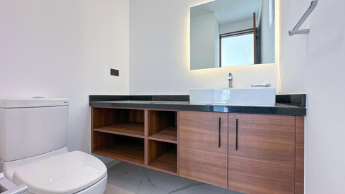 Casa En Venta En Metepec Con Diseño Moderno Y Jardín Interno