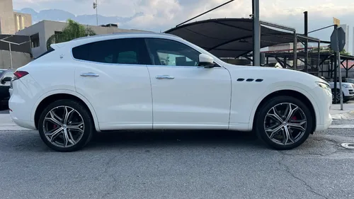 Maserati Levante Hybrid 2023