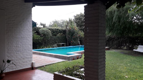 Casa En Venta En Gonnet - 4 Dormitorios - Parque Y Pileta