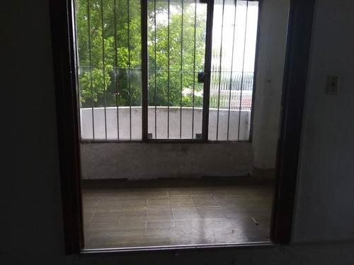 Imagen 11 de 14 de Apto Primer Piso Balcón Al Frente