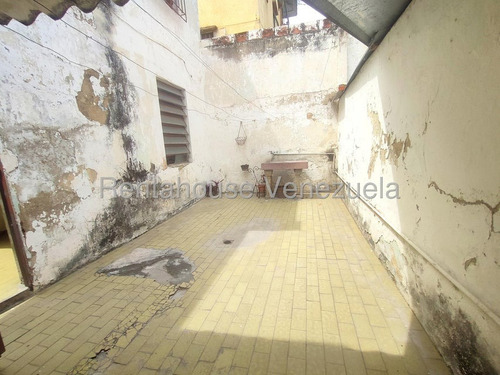 Amplia Casa De 2 Niveles ,para Remodelar A Su Gusto En Venta Ubicada En El Paraíso 25-17760