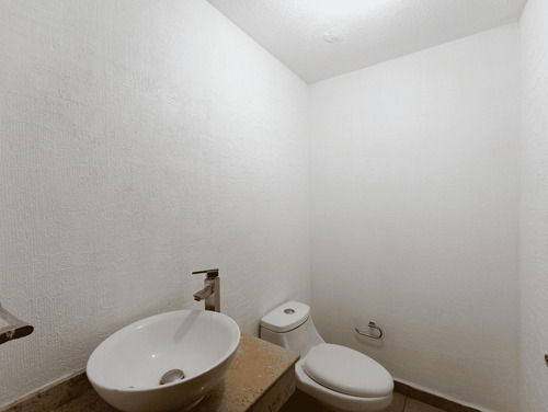 Casa En Venta En Dream Lagoons, Apodaca | 3 Recámaras, Alberca, Gimnasio Y Lago Artificial