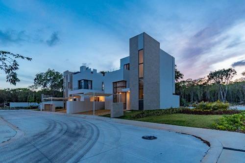 Casa En Venta En Playa Del Carmen, Bali, A 10 Minutos De La Playa