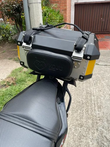 Vendo Moto Benelli Tnt 135 Amarillo 2023 Con Accesorios