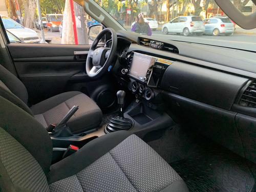 Imagen 8 de 13 de Toyota Hilux 2023 2.4 Cd Dx 150cv 4x2