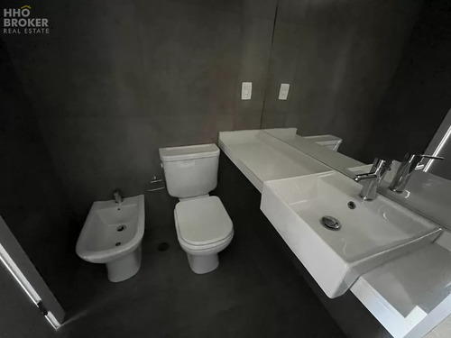 Departamento En Venta A Estrenar, 2 Dormitorios, Torre Gauguin, Playa Brava, Punta Del Este.