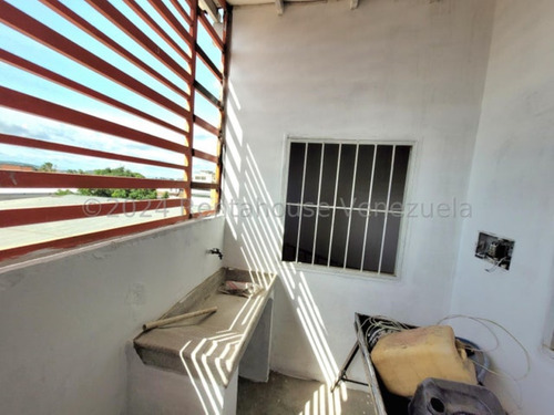 Milagros Inmuebles Edificio Venta Barquisimeto Lara Zona Centro Economica Residencial Economico Comercial Código Inmobiliaria Rent-a-house 25-140