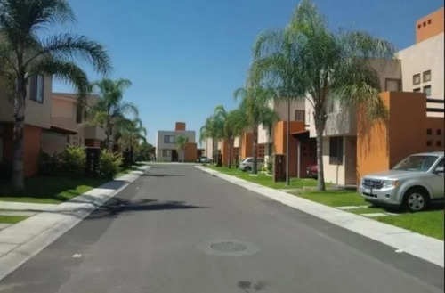 Hermosa Casa En Venta En Circuito Puerta Del Sol 1, El Pueblito, Querétaro, México. Cmr