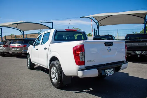 Nissan NP300 2.4 Doble Cabina Se Aa Pack Seg Mt